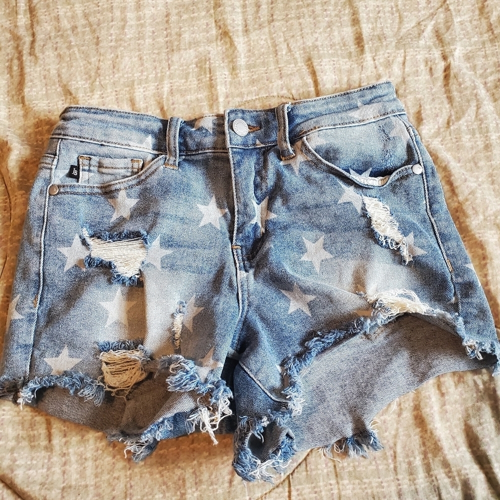 Judy Blue Star Print Distressed Light Blue Cut-Off Short Frayed Hem Size S 00/2 - Picture 3 of 10